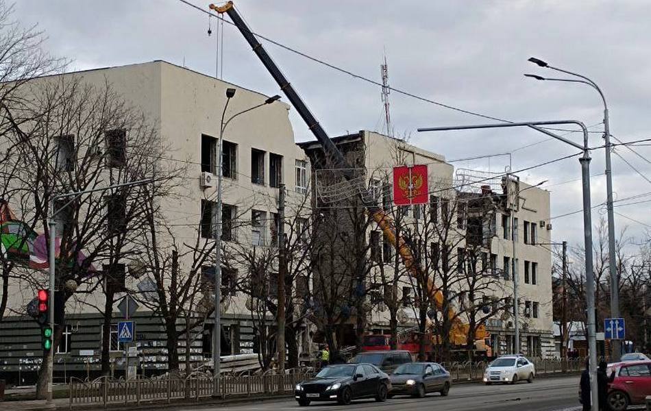 Під завалами Будинку зв'язку знайдені тіла загиблих два роки тому мешканців Маріуполя